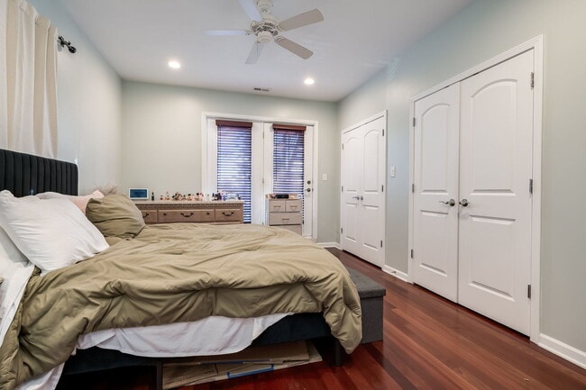 Building Photo - 6641 W Belmont Ave