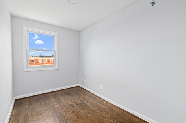 Building Photo - 885 Jaydee Ave