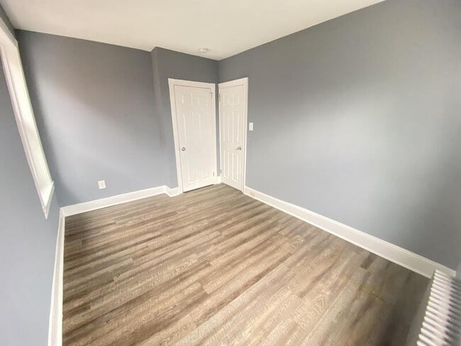 Building Photo - 220 E Marshall St