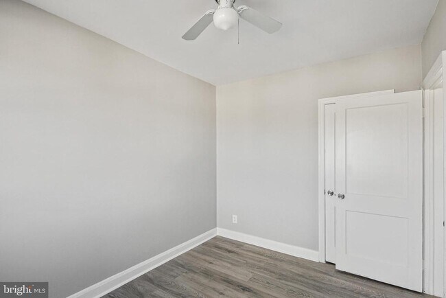 Building Photo - 165 Hampshire Rd