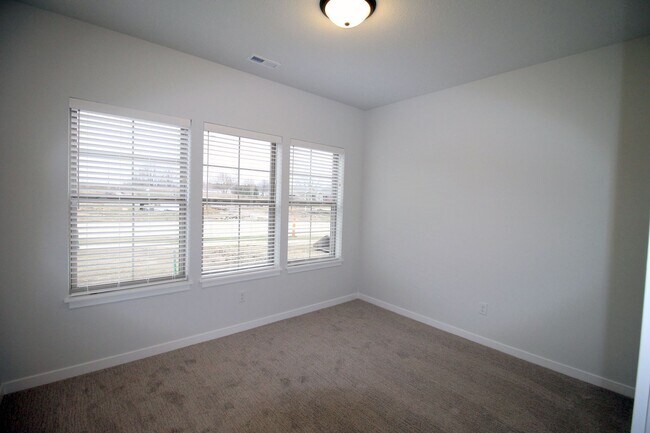 Building Photo - 2206 Rocky Ln