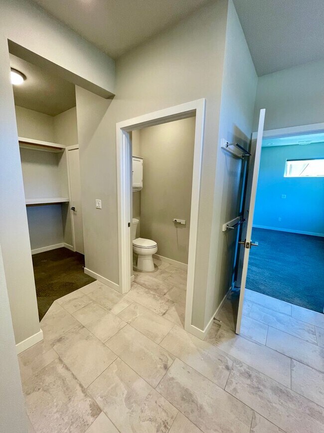 Building Photo - Flexible Living in North Ellensburg