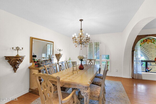 Building Photo - 426 E Carol Ann Way