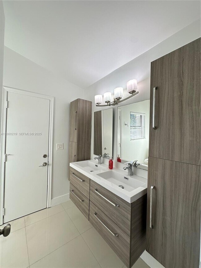 Building Photo - 3150 NW 94th Ave