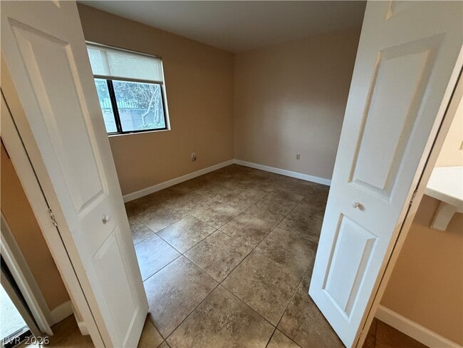 Building Photo - 2140 Pinetop Ln