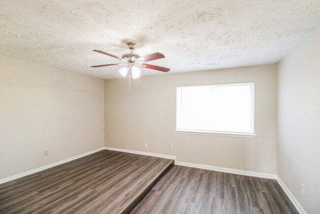 Building Photo - 15102 4 Winds Dr