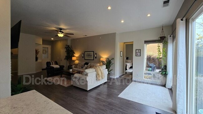 Building Photo - 10522 Eagle Falls Way