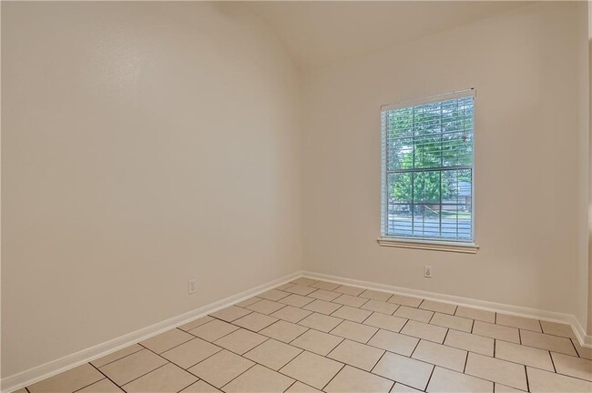 Building Photo - 102 Osage Ct