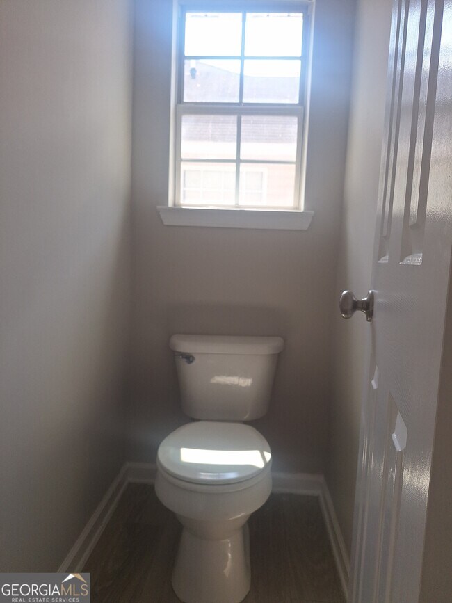 Building Photo - 5646 One Lake Way