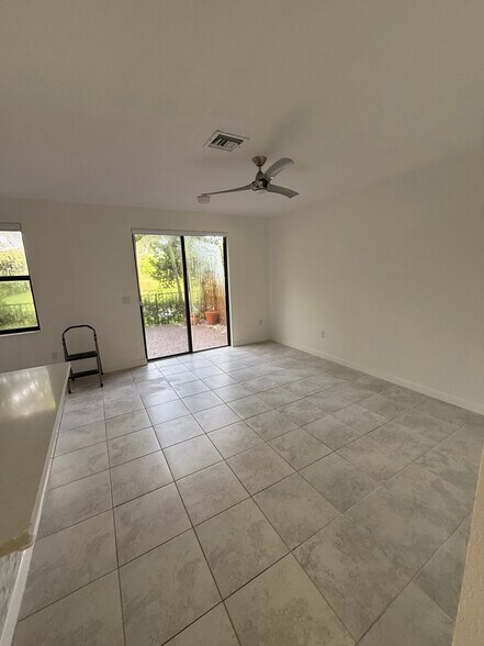 Building Photo - 5033 Kobus Ter