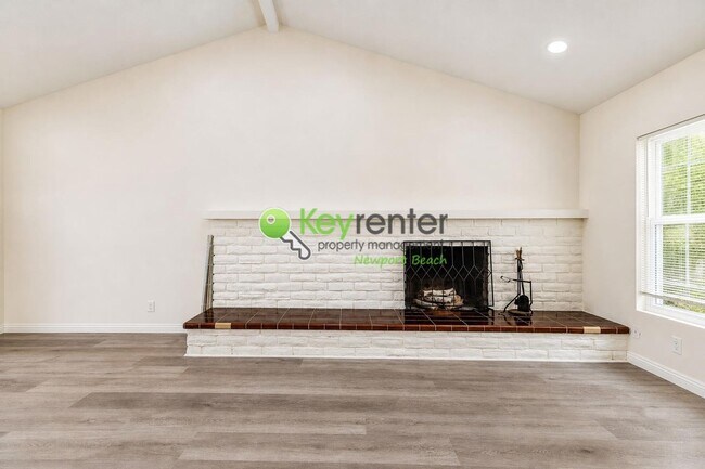 Building Photo - 110 Chiquita