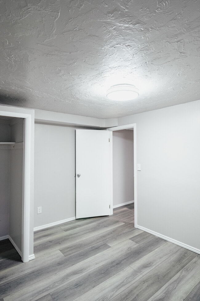 Building Photo - 284 N 45th E