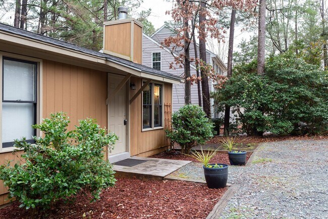 Building Photo - Available early August! One level, 2 bedroom duplex close to Chapel Hill and Durham!