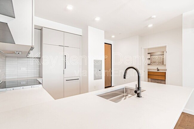 Building Photo - 1601 Park Ave