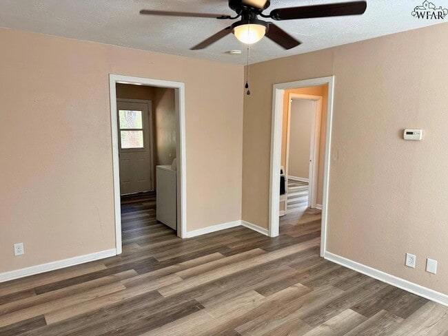 Building Photo - 102 Ave G