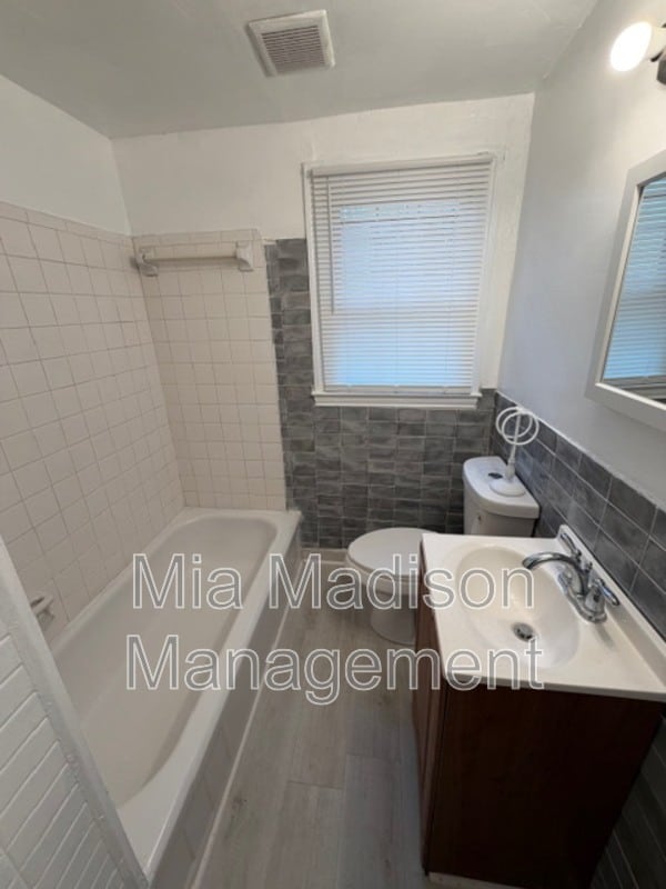 Building Photo - 2319 E 42nd St