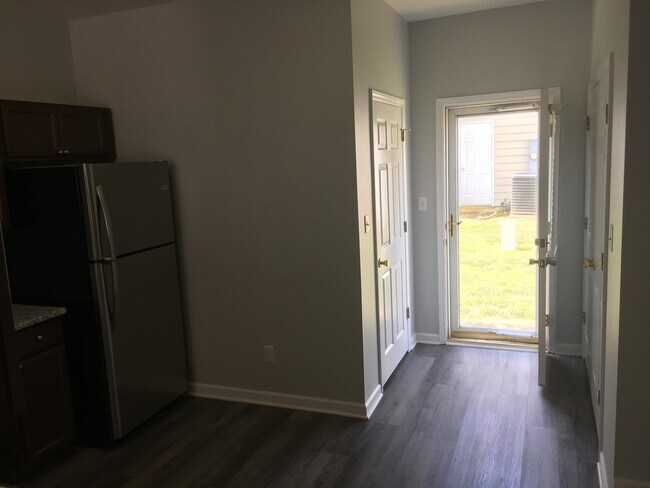 Building Photo - 26 Belhaven Dr