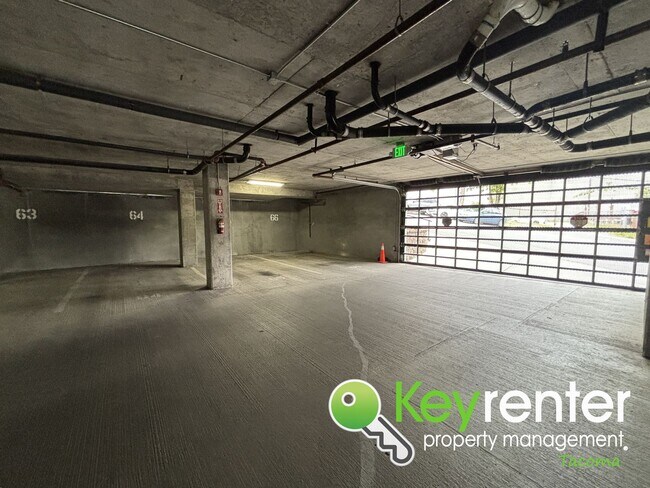 Building Photo - Luxury 2-Bed Condo in Tacoma, No Neighbors...