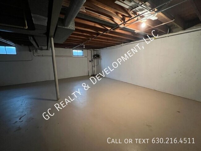Building Photo - 942 59th St
