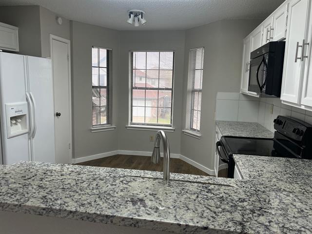 Building Photo - 786 Eiffel Dr