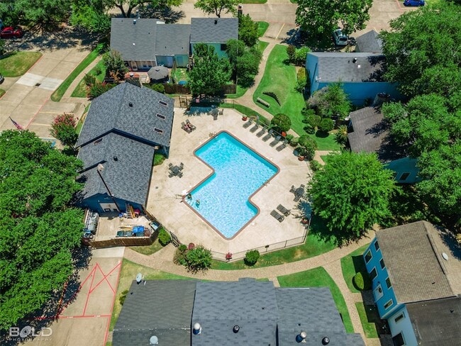 Building Photo - 253 Settlers Park Dr