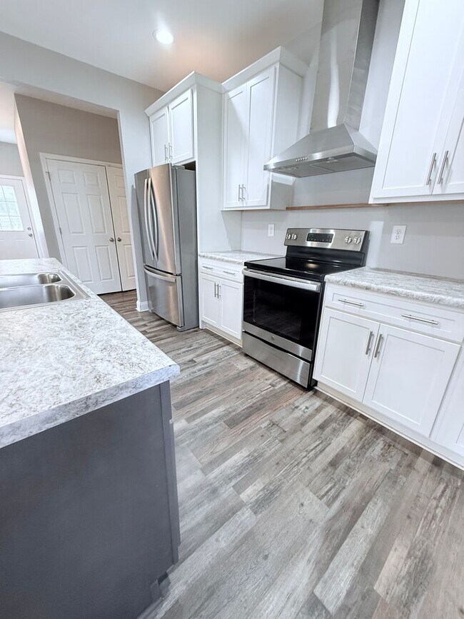 Building Photo - Shannon (Rome) Bungalow available to move in tomorrow!