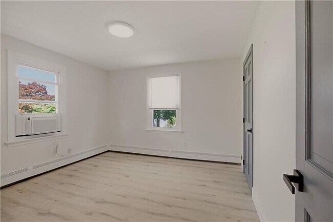 Building Photo - 18 Waterman St