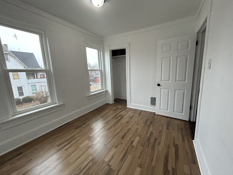 Bedroom 2 - 1668 Memorial Ave