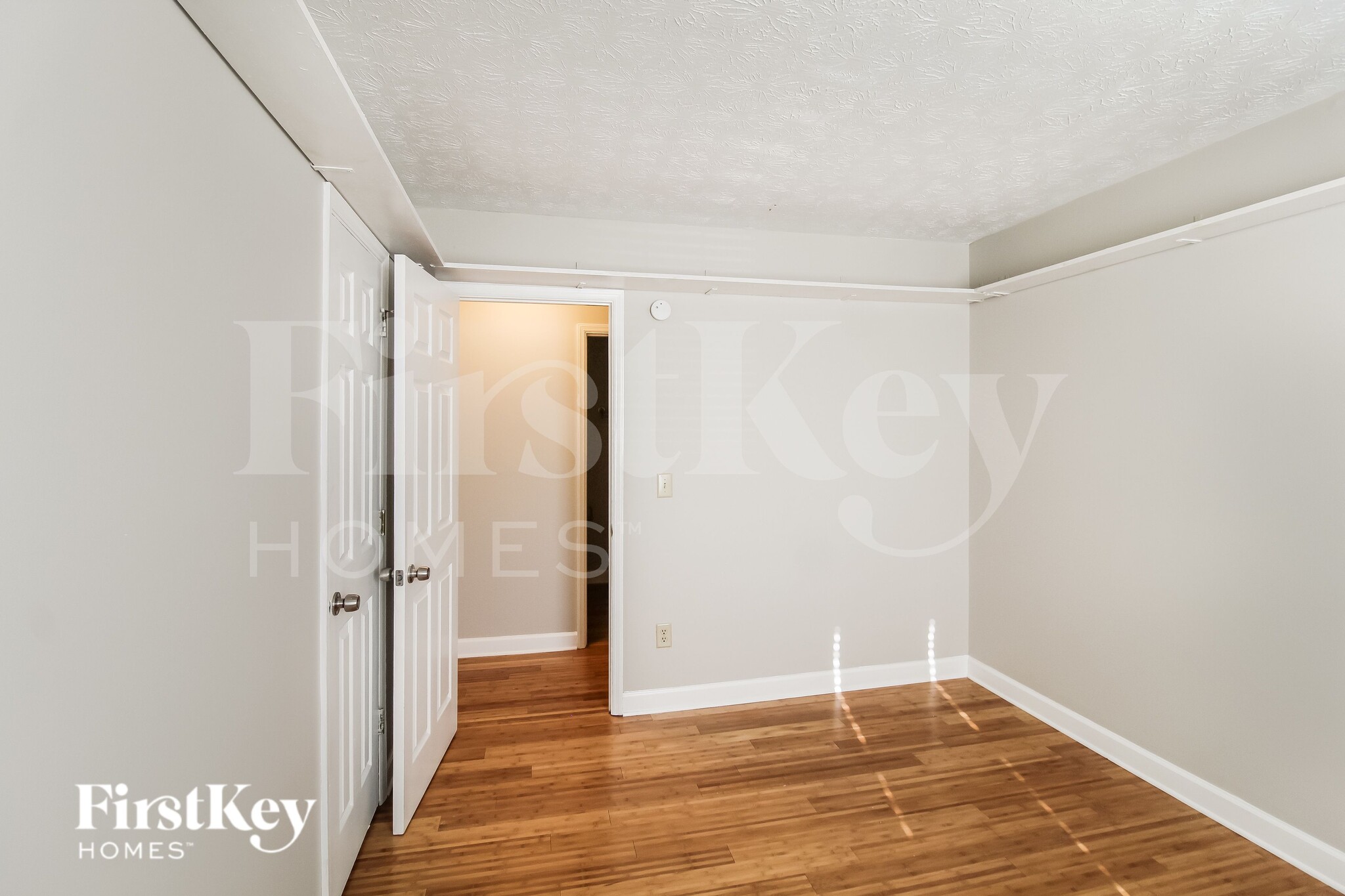 Building Photo - 675 Woodcrest Manor Dr