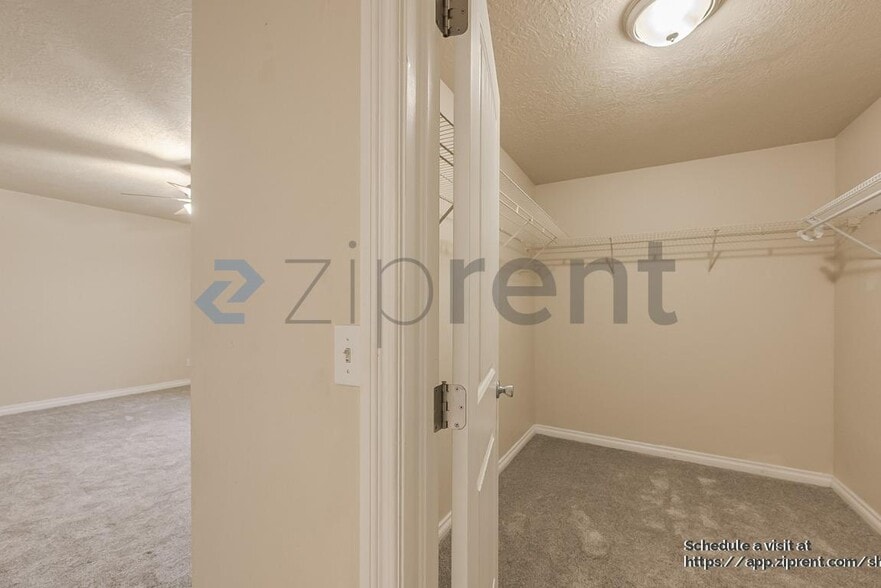 Building Photo - 10326 Avondale Dr