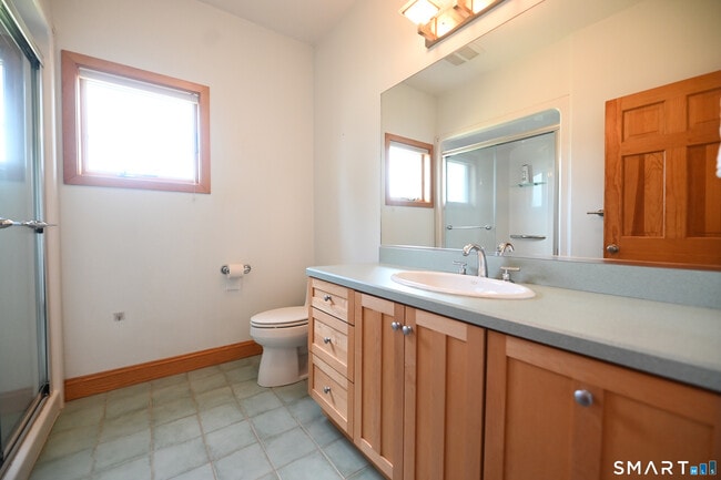 Building Photo - 19 Longview Dr