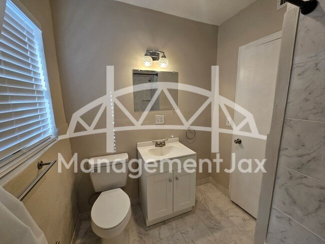 Building Photo - 5201 Janice Cir S