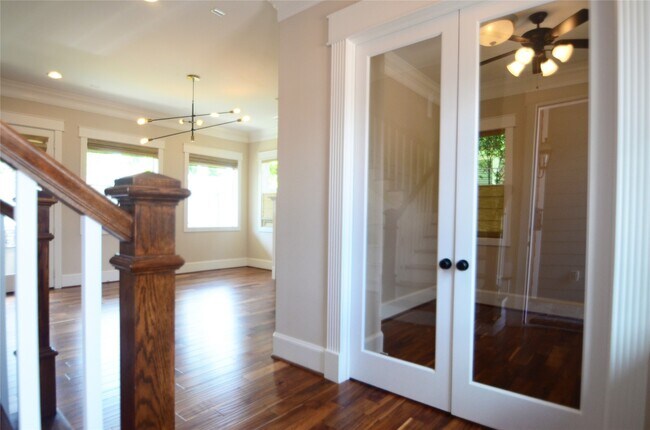 Building Photo - 8610 Ashland Way