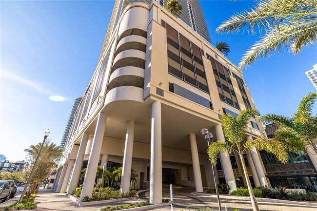 Building Photo - 275 1st Ave S