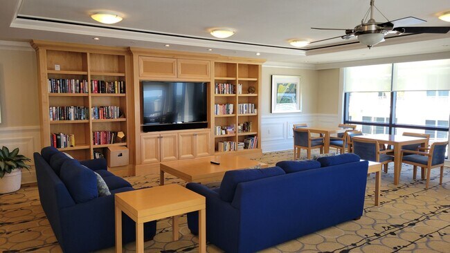 Building Photo - Short term ONLY luxury 2/2 condo in the heart of downtown Sarasota