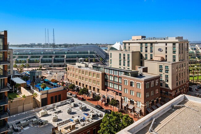 Building Photo - Top Floor Condo in the Gaslamp District!