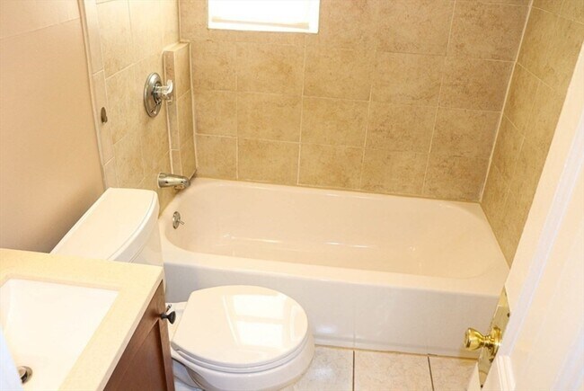 Building Photo - 24 Quincy St