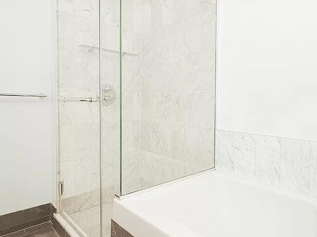 Building Photo - 100 Jay St