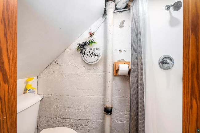 Building Photo - 2114 E 4th St