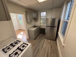 Building Photo - 702 Airbrake Ave