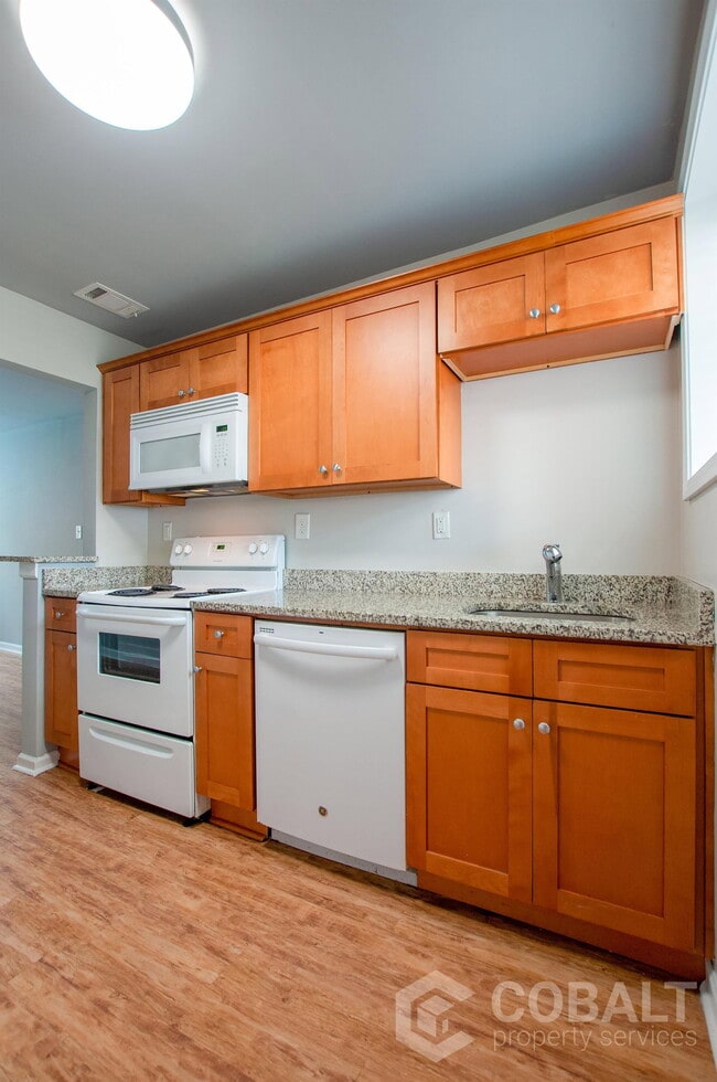 Building Photo - 271 Glen Iris Dr NE