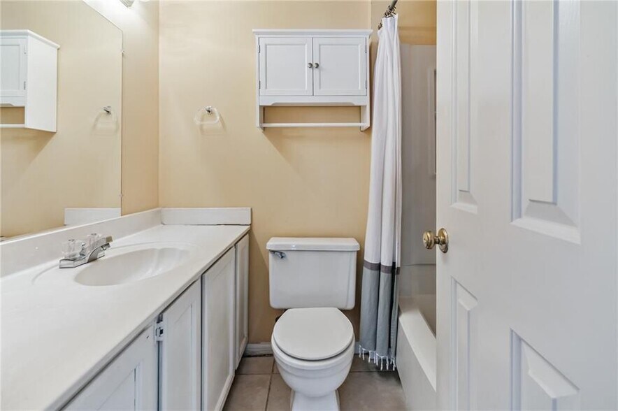 Building Photo - 4047 Elm St