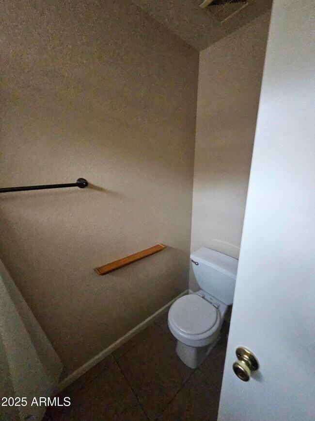 Building Photo - 842 E Impreria St