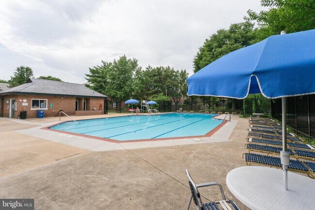 Building Photo - 2961 S Columbus St