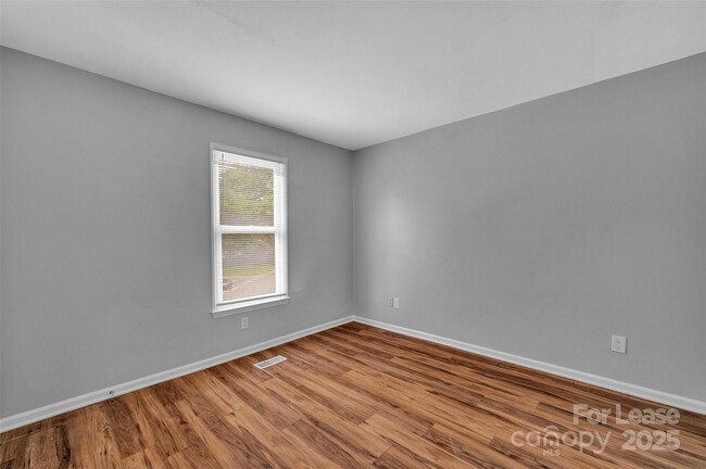 Building Photo - 3142 Driftwood Dr