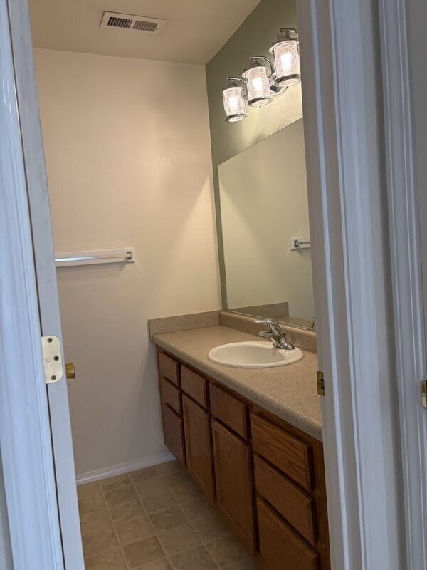 Building Photo - 825 Forest Glen #E