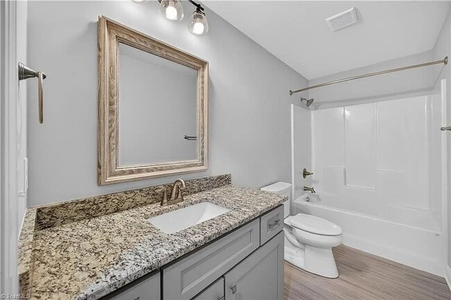 Building Photo - ****** $200 OFF FIRST FULL MONTH OF RENT!! ******