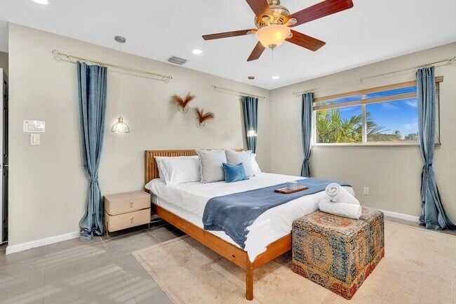 Building Photo - 3450 NE 19th Ave