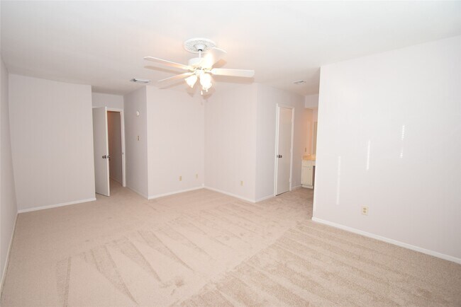 Building Photo - 14239 Misty Meadow Ln