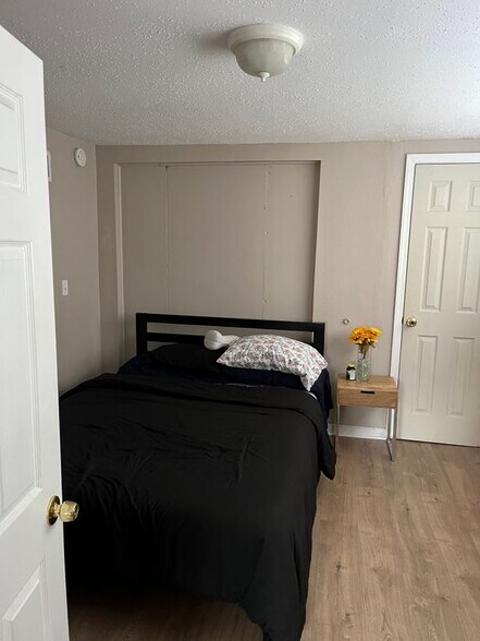 Building Photo - 2052 Navaho Ave